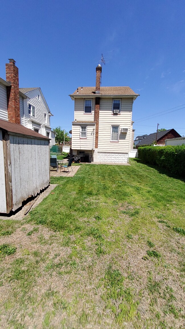 Building Photo - 411 Brook St