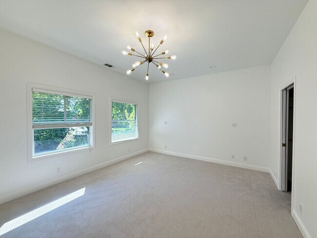Building Photo - ? Elegant & Expansive Redwood City Home – ...
