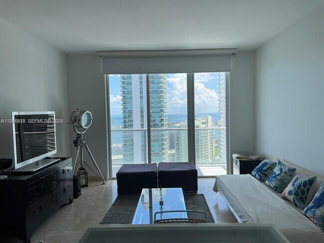 Building Photo - 1155 Brickell Bay Dr