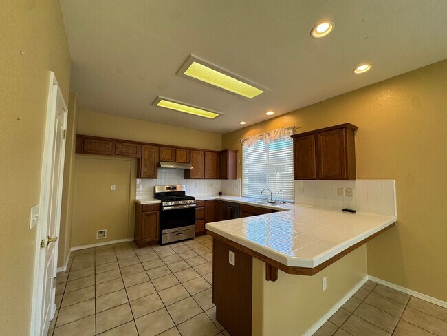 Building Photo - 747 W Siena Ln