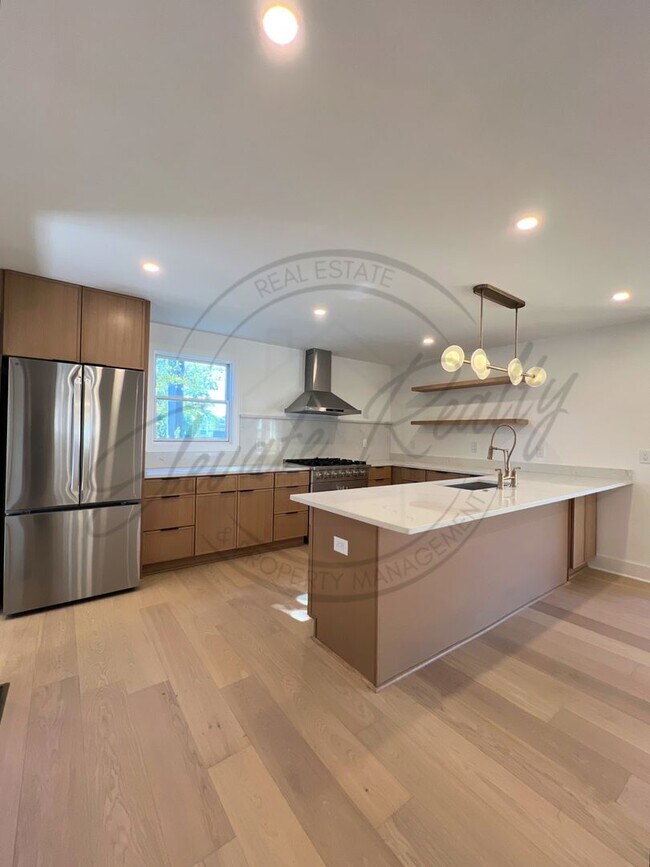 Building Photo - Modern Elegance in the Heart of Nashville ...