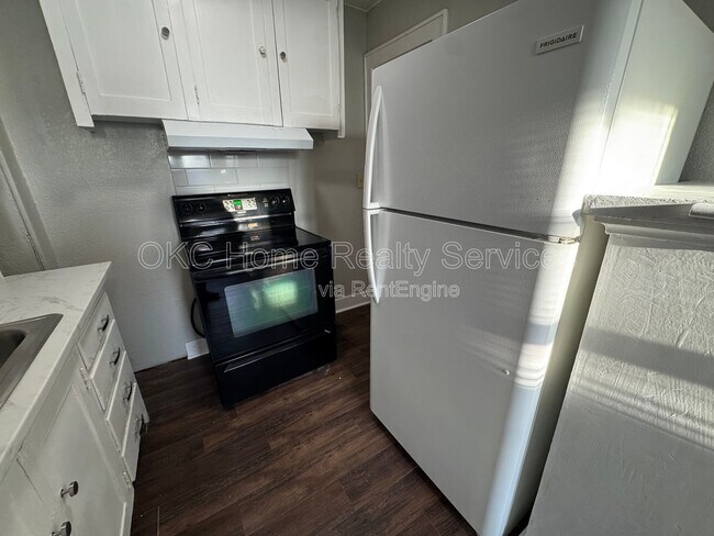 Building Photo - 421 NW 26th St