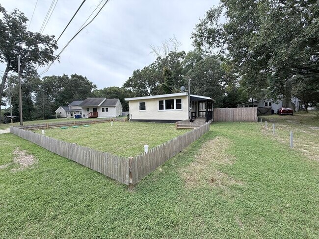 Building Photo - 2502 Range Rd