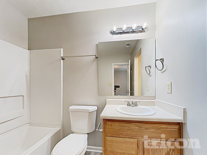Building Photo - 1420 Pencross Ln