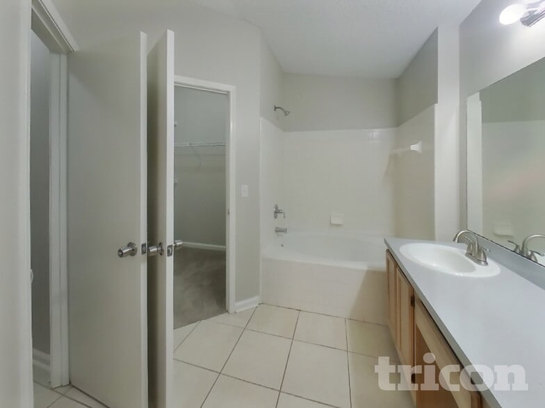 Building Photo - 3840 Tallcott Dr