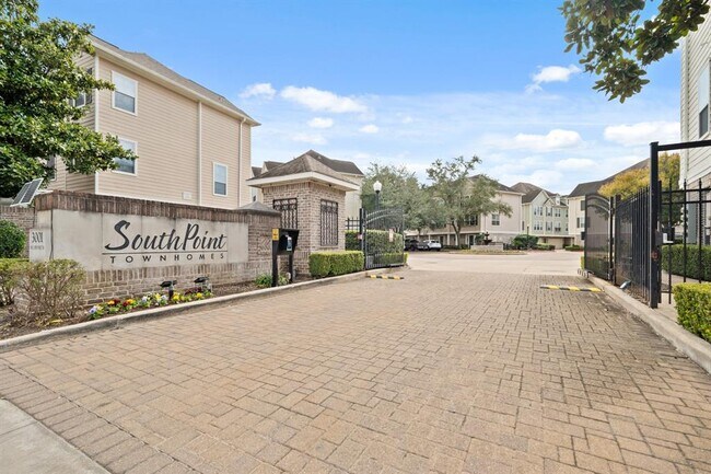 Building Photo - 3001 Murworth Dr