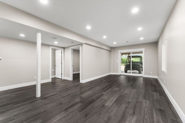 Building Photo - 3 Bedroom 2 Bath Beach House