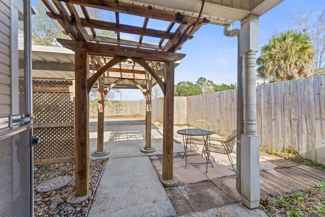 Building Photo - 15613 Shenandoah Square Ave.