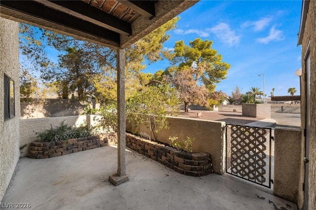 Building Photo - 3929 S Torrey Pines Dr