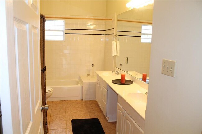 Building Photo - 109 W 38th St