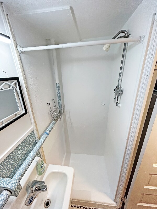 Building Photo - 208 2nd St S