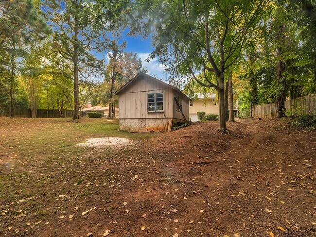 Building Photo - 5291 Happy Hollow Rd