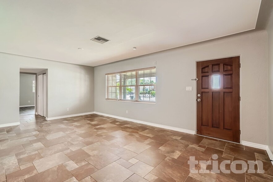 Building Photo - 3817 19th Ave N