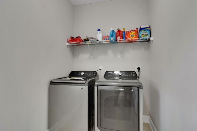 Building Photo - 307 Pettigrew Ln