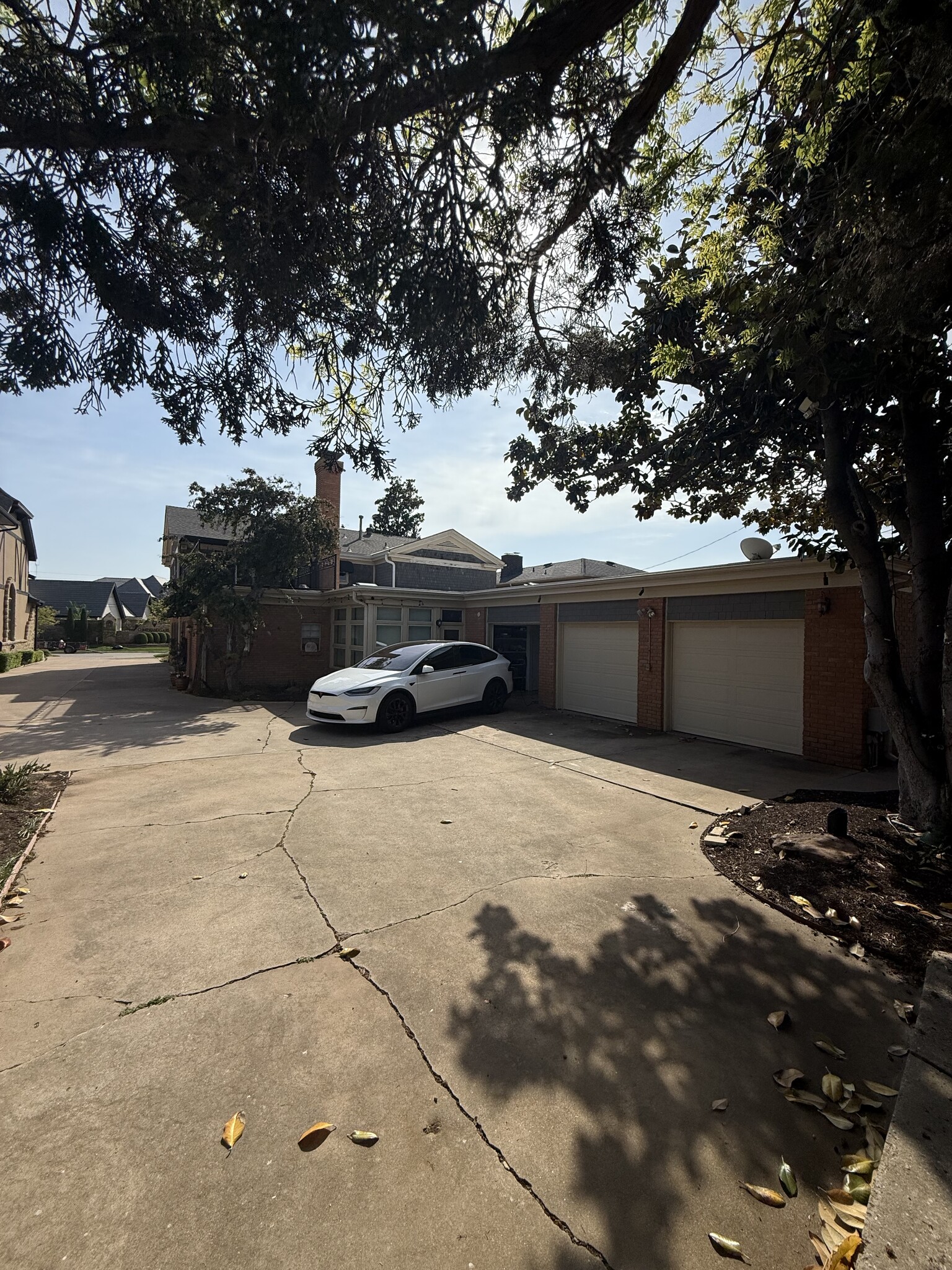 PARKING GARAGE - 6507 Avondale Dr
