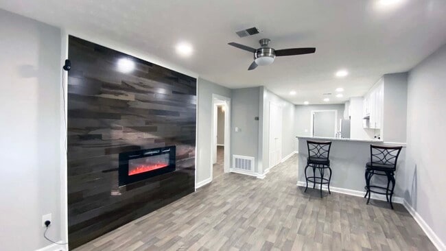 Building Photo - 6476 Voyles Dr