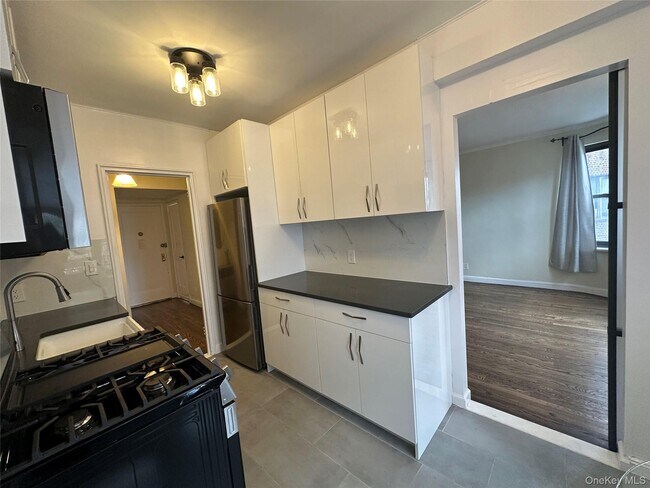 Building Photo - 98-76 Queens Blvd