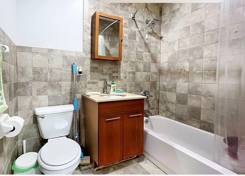 1 bath room - 7117 162nd St