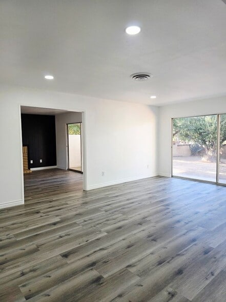 Building Photo - 7167 Columbia Way