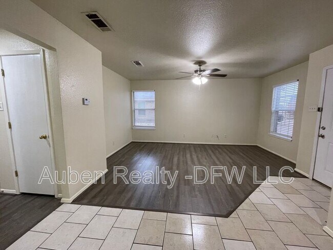 Building Photo - 121 Cambridge Dr