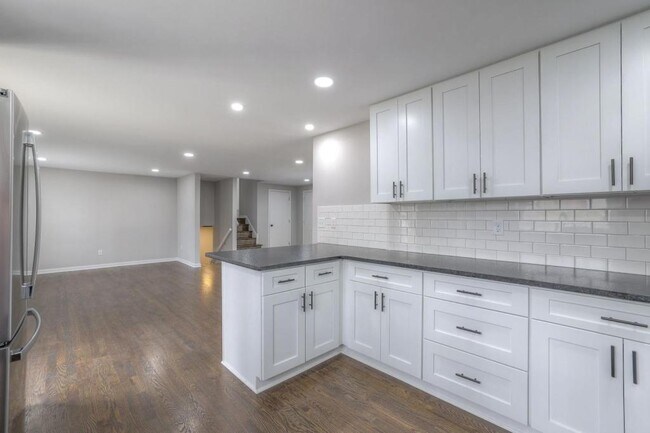 Building Photo - 10530 W 92nd Pl