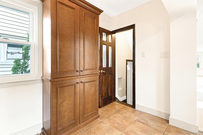 Building Photo - 93-01 71st Ave