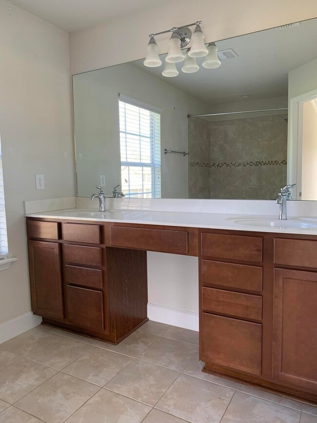 Building Photo - 6852 Woody Vine Dr