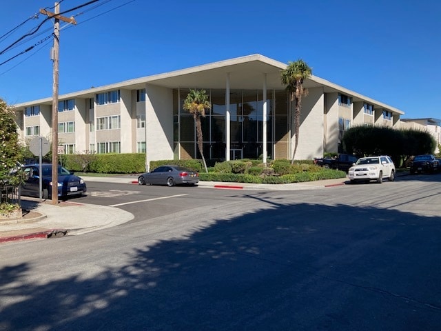 Building Photo - 200 Elm St