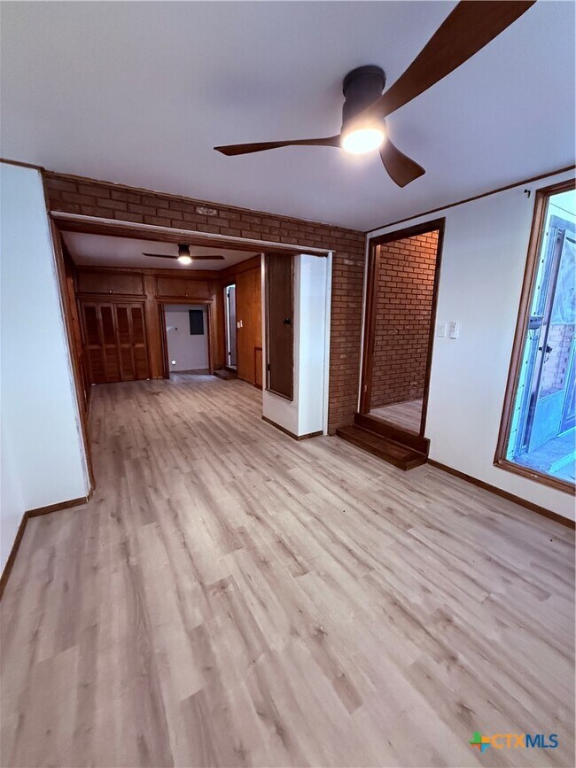 Building Photo - 2218 Terrace Dr