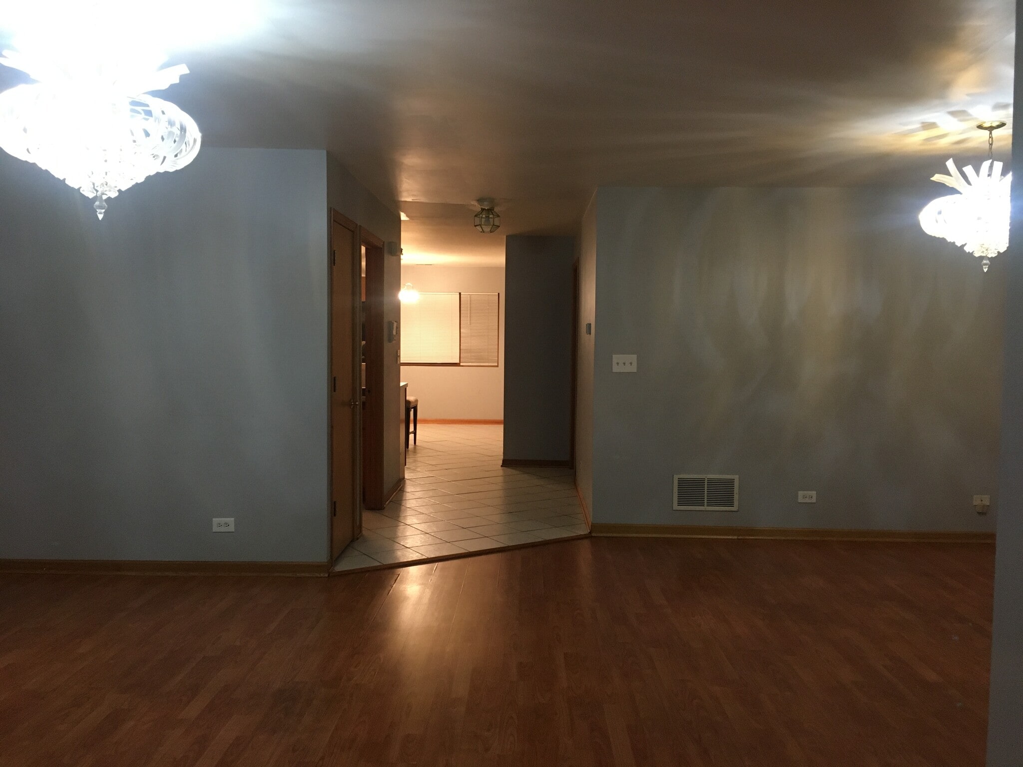 Building Photo - 5912 S Archer Ave