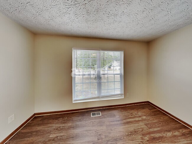 Building Photo - 336 Sycamore Dr