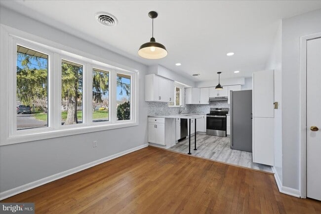 Building Photo - 210 Stafford Dr