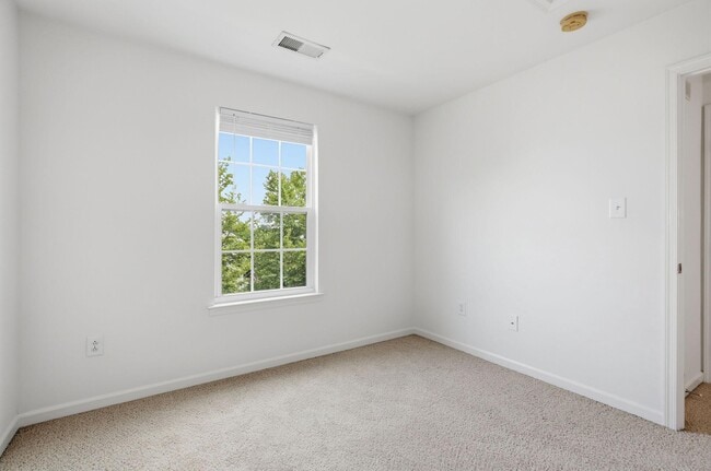 Building Photo - 20 Houser Dr