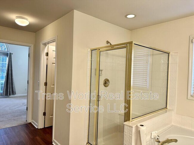 Building Photo - 8595 River Walk Landing