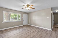 Building Photo - 1395 Bluebird Dr