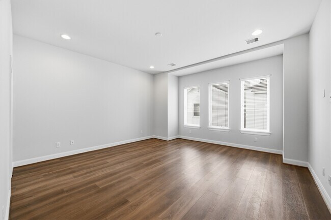 Building Photo - 1225 Bonner St