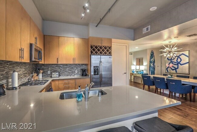 Building Photo - 353 E Bonneville Ave