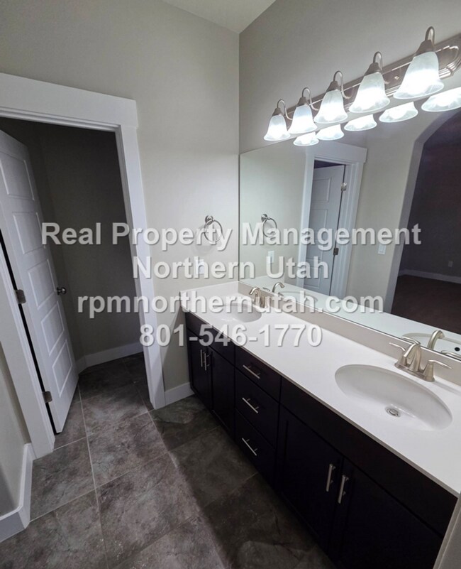 Building Photo - 3 Bedroom 2 Bath Home Available in Clearfield