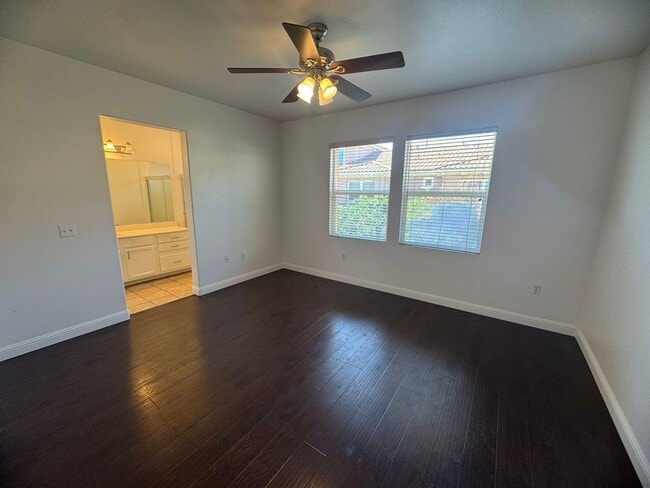Building Photo - Spacious 2 Story Condo In Westlake Villas