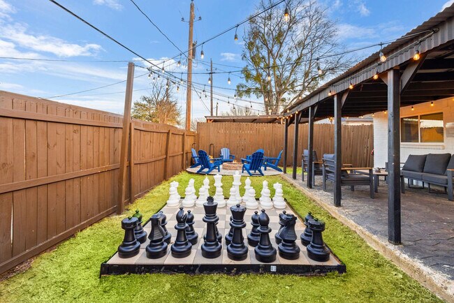 Building Photo - 3410 Country Club Dr