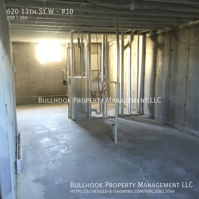 Building Photo - 2 bedroom 1-1/2 bath - Townhouse - Close t...