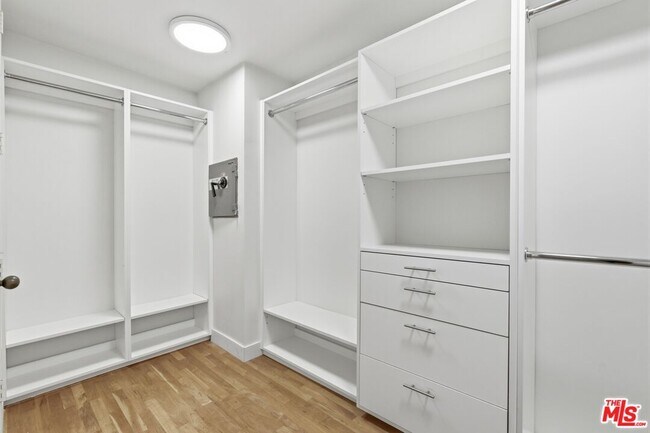 Building Photo - 211 S Spalding Dr