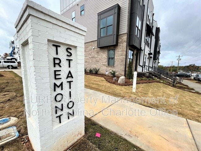 Building Photo - 611 W Tremont Ave