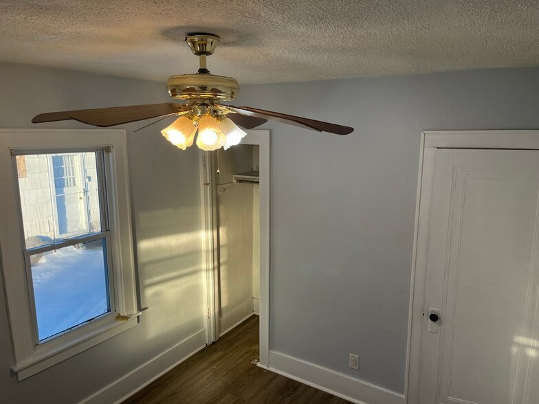 Building Photo - 727 Bellevue Ave