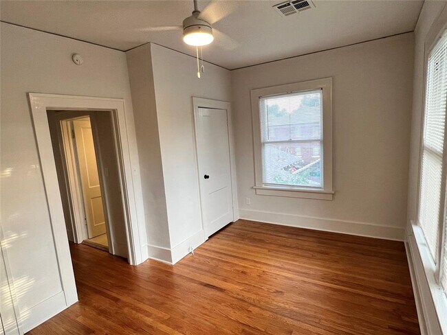 Building Photo - 3019 N Robinson Ave
