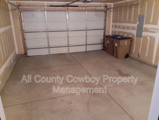 Building Photo - 1912 River Creek Ct