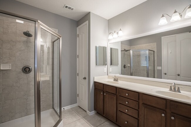 Building Photo - Beautiful Home in Wynnfield Lakes