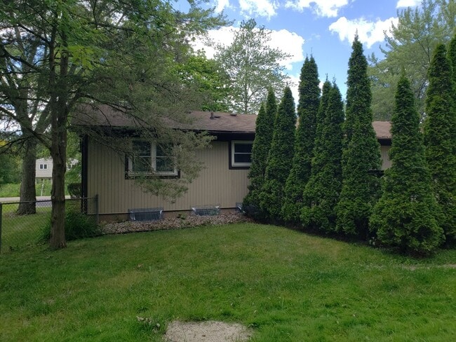 Building Photo - 24694 Creekside Dr