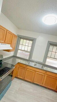 Building Photo - 928 Asylum Ave