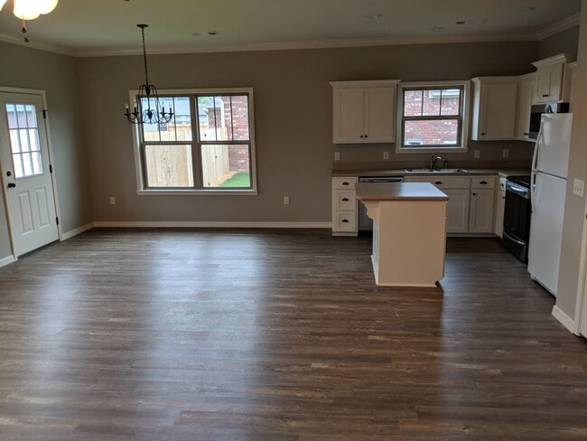 Building Photo - Check out this home in Russellville, AR